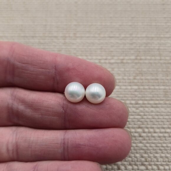 Jewelry - Sterling Silver Bright White Pearl Stud Earrings A4398
